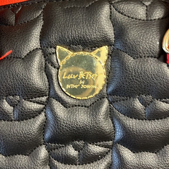 Betsy Johnson Kitty Cat quilted black & red vegan leather crossbody purse - Picture 3 of 16